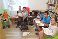 Návštěva místní knihovny a vystřihování plachetnice v ŠD